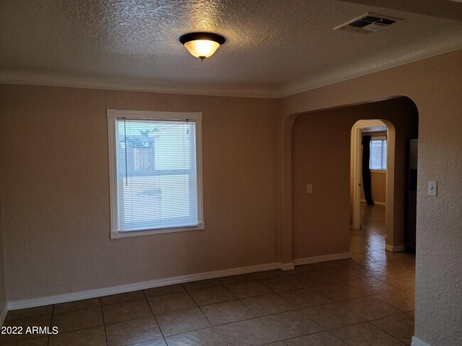 Foto del edificio - 512 W 6th Dr