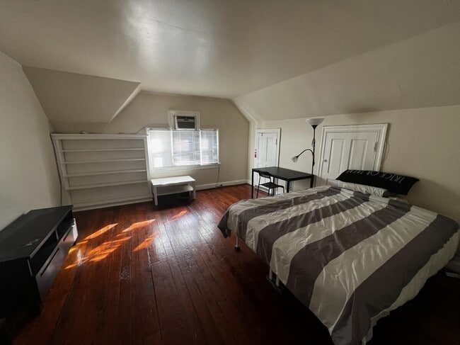 3rd Floor Bedroom - 400 E 19th St