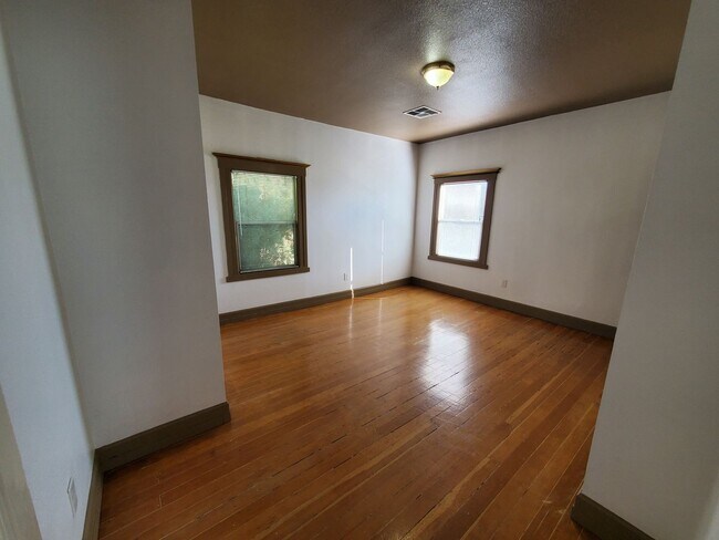 Foto del edificio - STUNNING 1BD/1BA IN A  FIVEPLEX IN EAST SA...