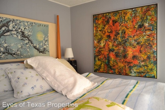 Building Photo - 3411 Duval St