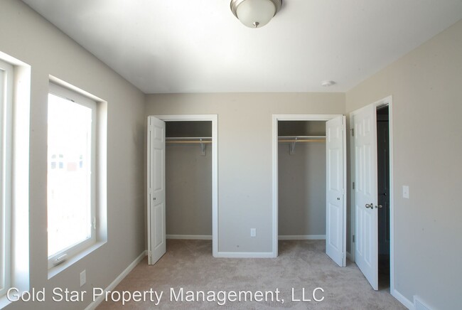 Building Photo - 2 br, 2.5 bath House - 3163 Sullivan Lp