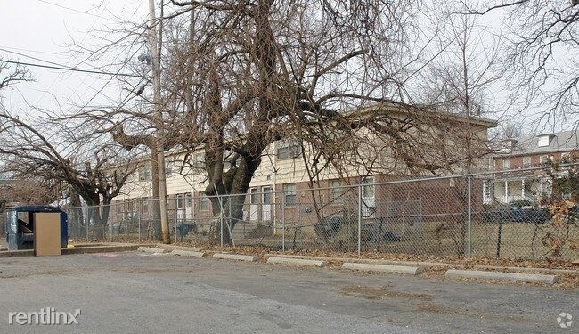 Foto del edificio - 2 br, 1 bath Townhome - 3715 Woodhaven Avenue