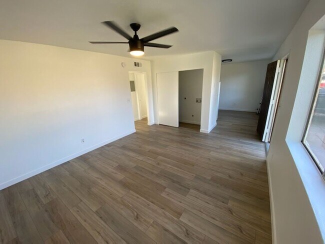 Foto del edificio - 463 E 8th Ave