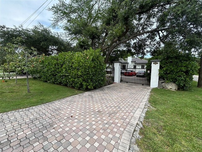 Building Photo - 12885 SW 77th Ave