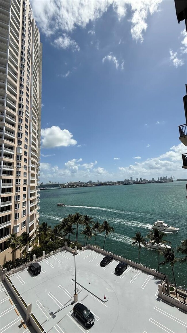 Building Photo - 540 Brickell Key Dr