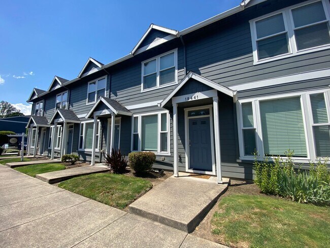 Building Photo - Beaverton Townhome + 1 car Garage - 2 Bedr...