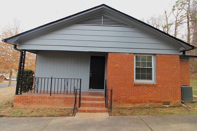 Building Photo - Freshly Updated 3-Bedroom Ranch with New Carpet & Paint