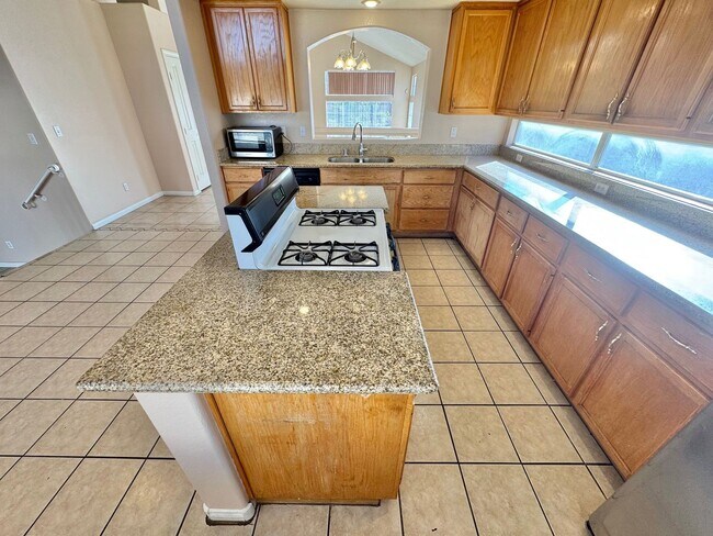 Building Photo - Charming home in a desirable Henderson neighborhood