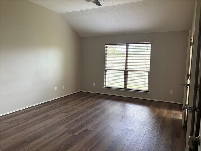 Building Photo - 18499 Sunrise Pines Dr