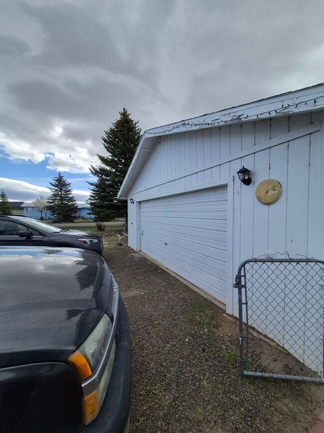 Building Photo - 3 bed/ 2 bath Country Home in California Pines