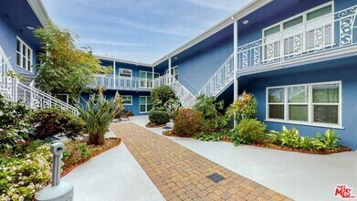 Building Photo - 11284 Montana Ave