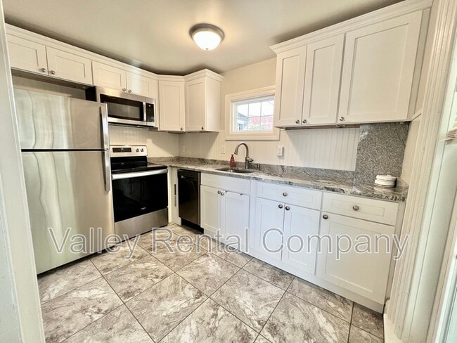 Building Photo - 2-4 Highland Avenue - 4B