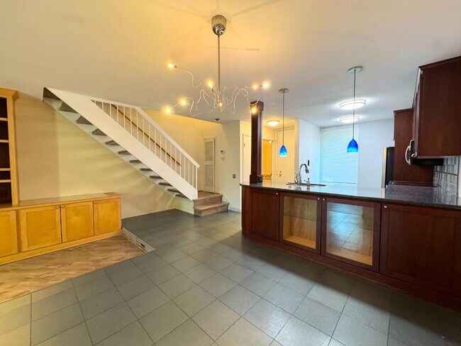 Foto del edificio - 2224 Woodside Ln