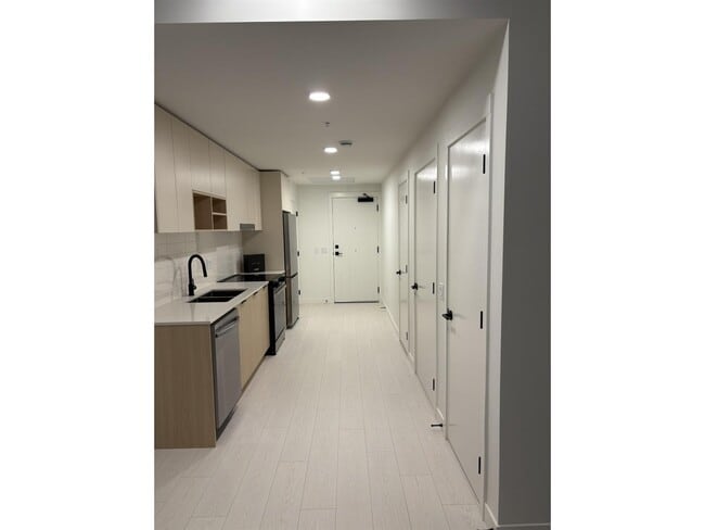 Building Photo - 10466-1138A 138a St