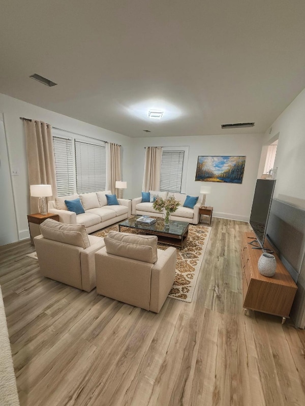 Building Photo - 2722 Eastway Dr