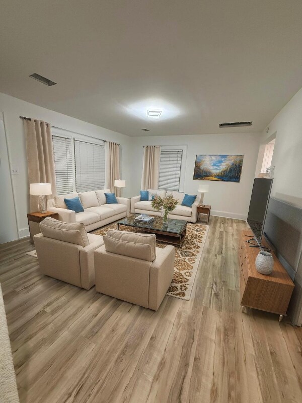 Foto del edificio - 2722 Eastway Dr