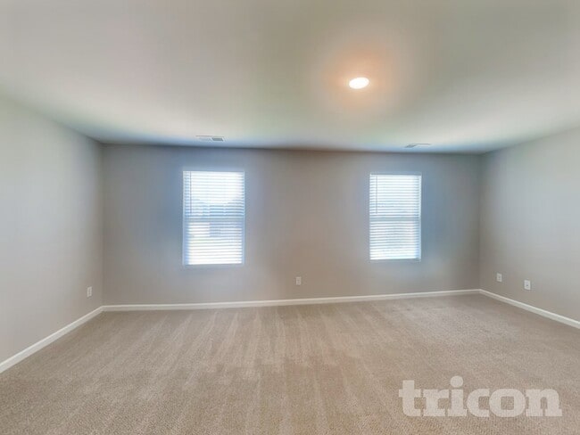 Building Photo - 752 Prominence Rd