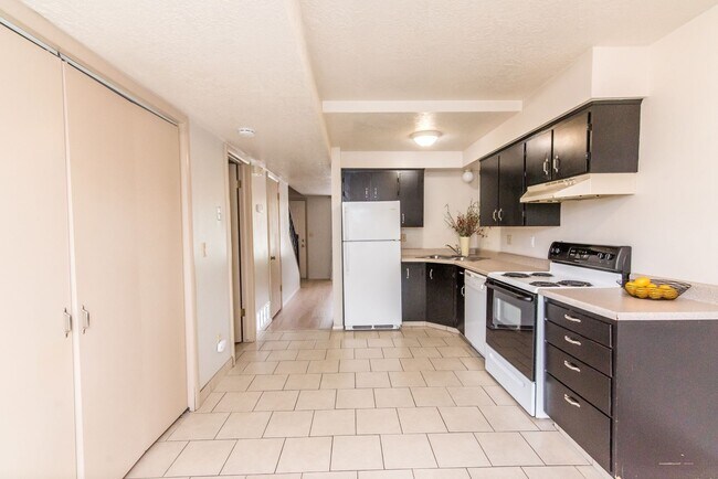 Building Photo - 67 W 400 S
