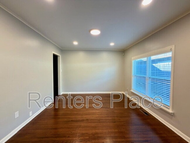 Building Photo - 1528 S St Louis Ave