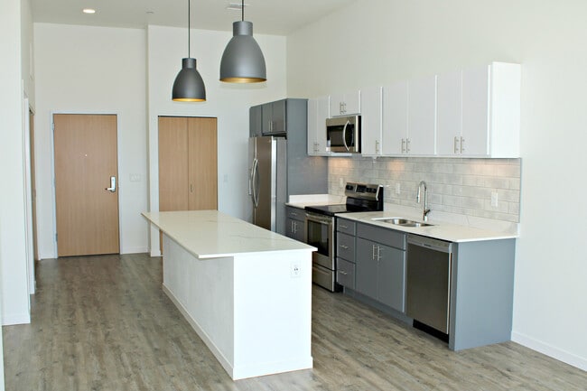 Building Photo - RiverHeath