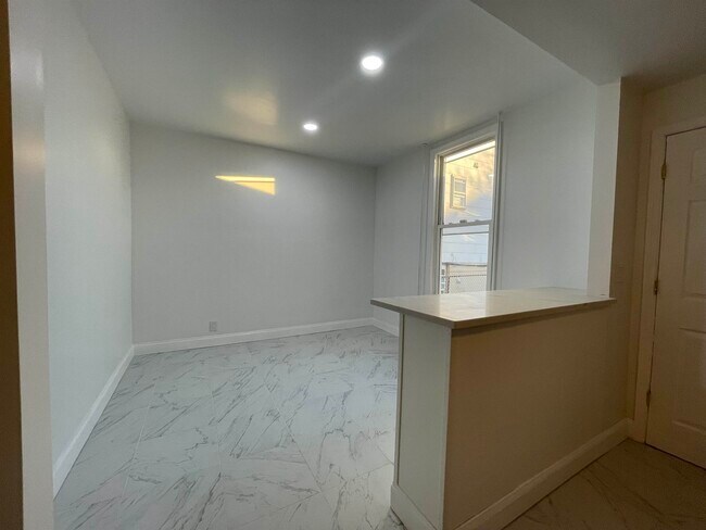 Building Photo - 611 74th St