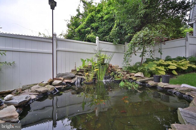 Foto del edificio - 410 Crooked Ln