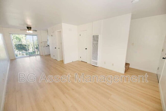 Building Photo - 547 Rodeo Ave