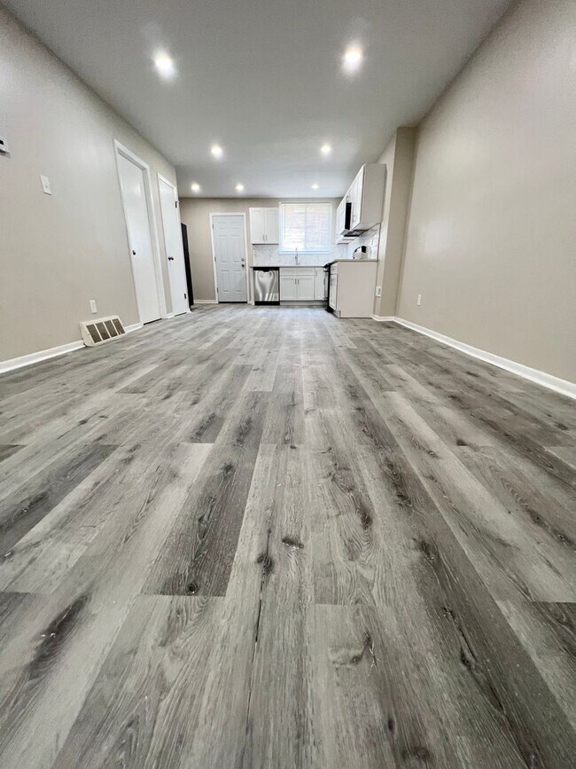 Building Photo - Lovely 3-Bedroom Townhouse in West Philade...