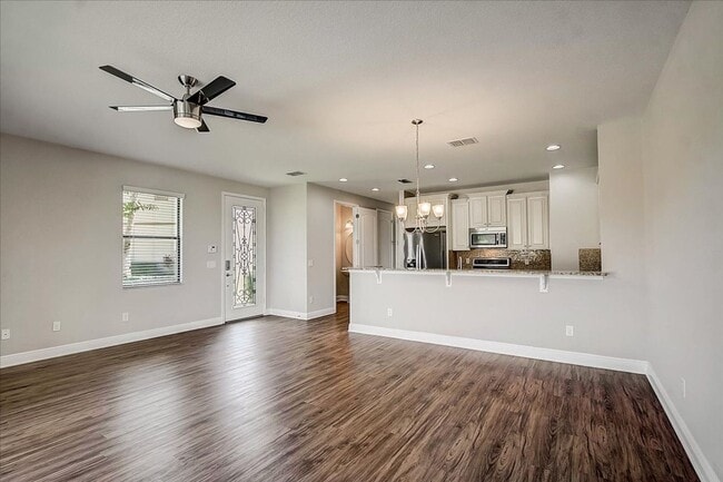 Foto del edificio - Immaculate 3/2.5 Townhouse in Eagle Creek ...