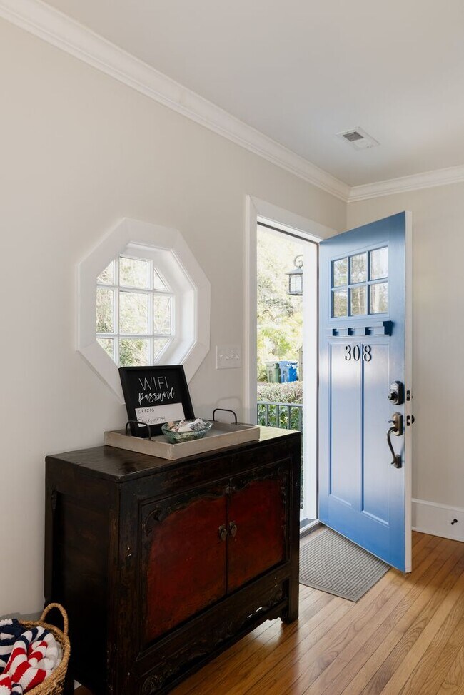 Fully furnished Forest Hills House Rental in Wilmington, NC