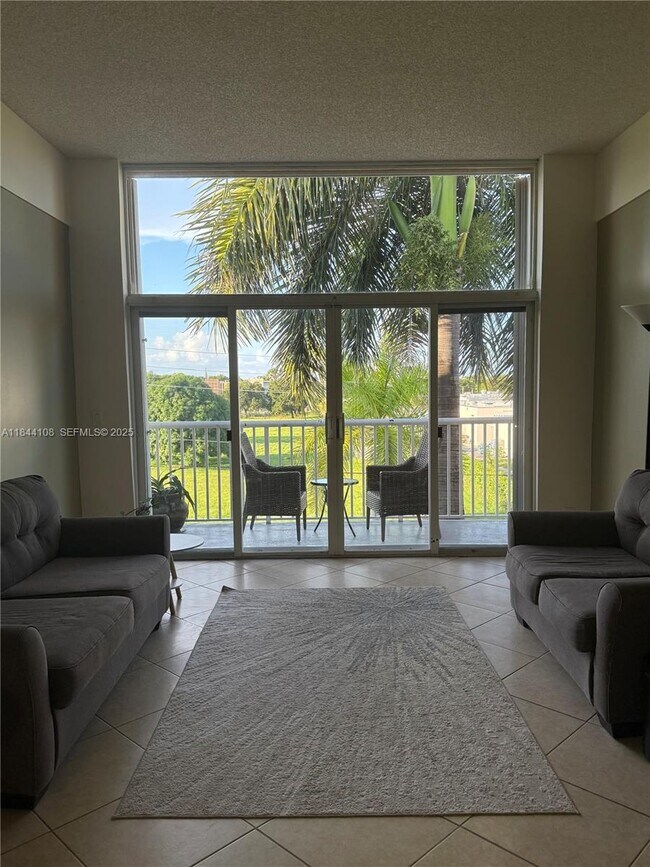 Building Photo - 1341 SE 3rd Ave