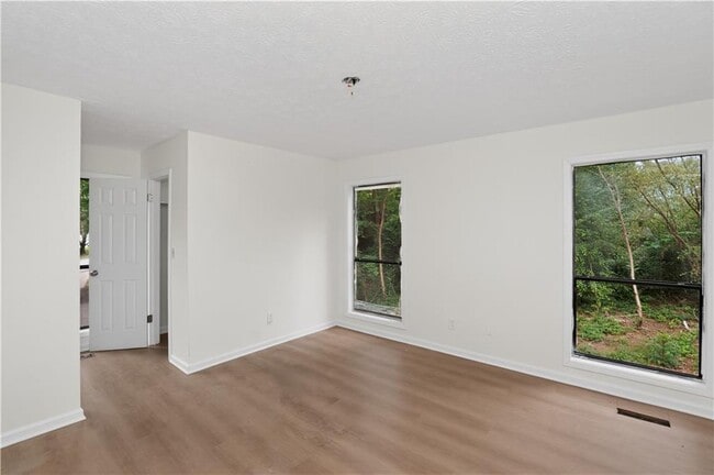 Building Photo - 6118 Plumcrest Rd
