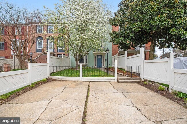 Foto del edificio - 8141 Lakepark Dr
