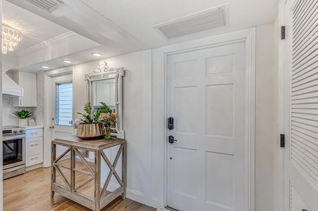 Photo - 5560 Tamberlane Cir Apartment