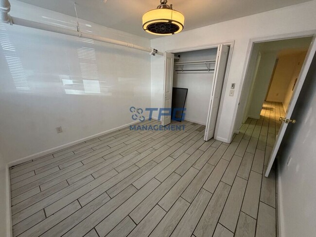 Building Photo - 118 Corbin Ave