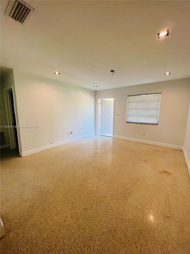Building Photo - 103 SW 80th Ave