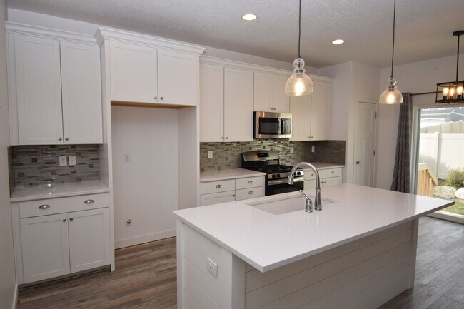 Foto del edificio - Gorgeous 5 Bed 3 Bath home in Herriman!!!