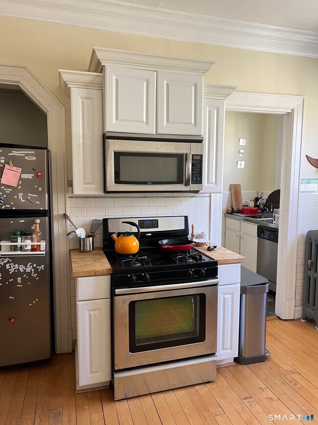 Building Photo - 826 Orange St