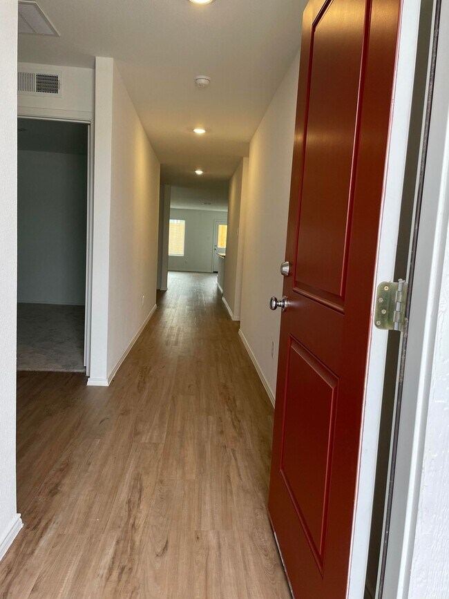 Foto del edificio - 1224 Ashwood Dr