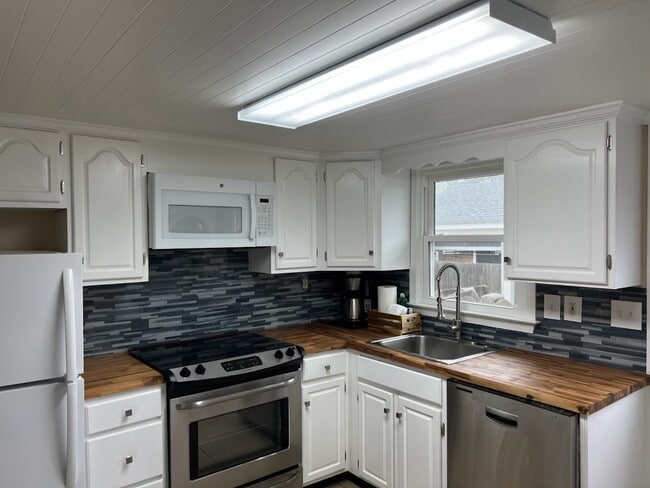 Building Photo - 114 88th St