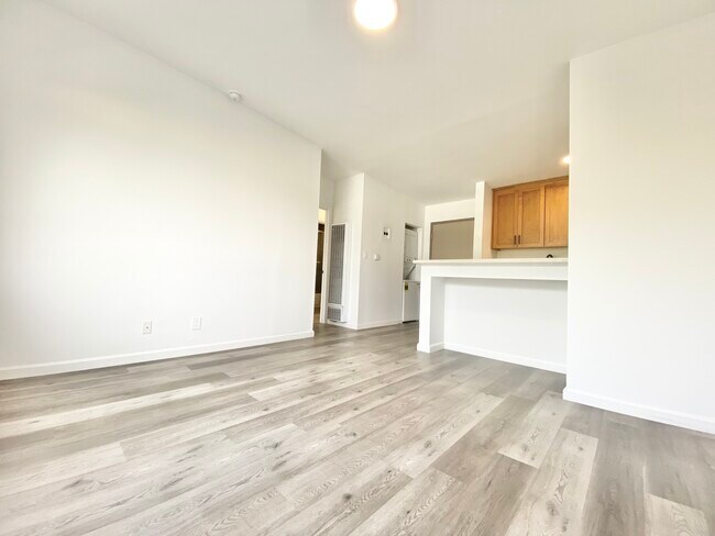 Building Photo - 1240 Bronson Ave