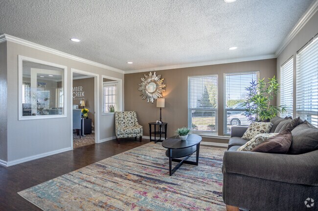 Oficina de arrendamiento - Amber Creek Apartments