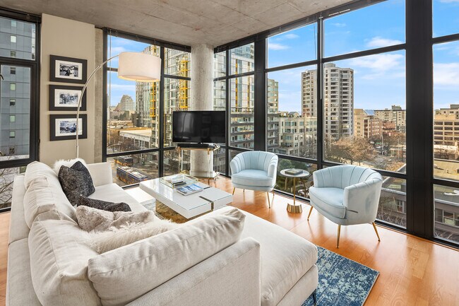 Foto del edificio - 2720 3rd Ave