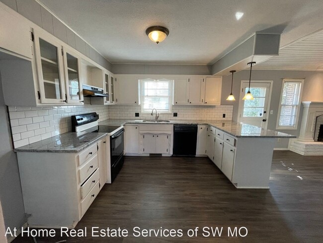 Building Photo - 4 br, 3 bath House - 2156 E Swallow St