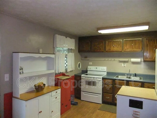 Building Photo - 4279 Delryan Dr