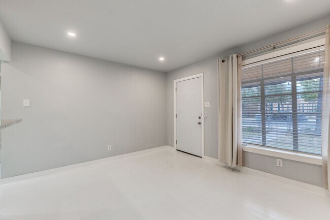 Building Photo - CHARMING 2-BEDROOM HOME IN PROSPECT HILL