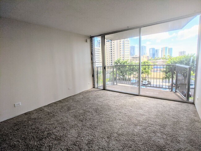 Foto del edificio - Convenient Makiki 1-bed, 1-bath, 1 parking recently remodeled, near UH Manoa, Safeway