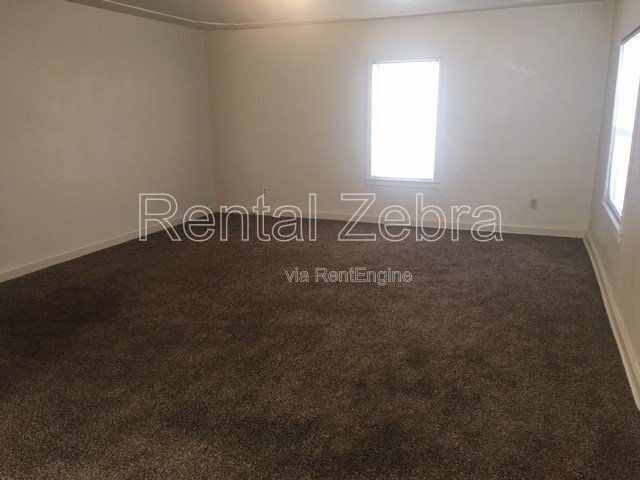 Photo - 104 E Donna Dr House