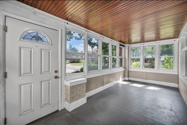 Foto del edificio - 13016 Beachwood Ave
