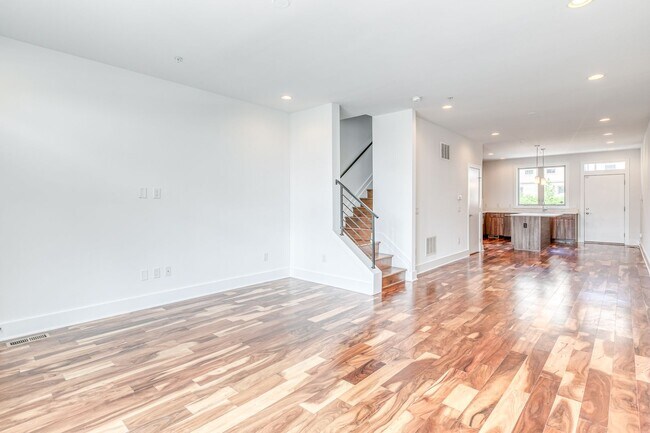 Foto del edificio - Queen Village Townhome with Parking
